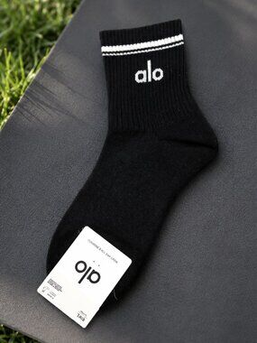 ALO Yoga Black Ribbed Crew Socks NWT White Logo